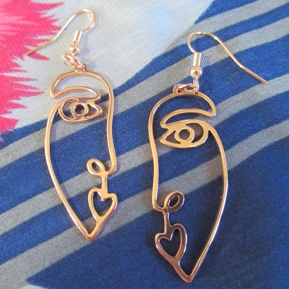 Rose Gold Dreaming Face Kiss Earrings - Picture 3 of 7